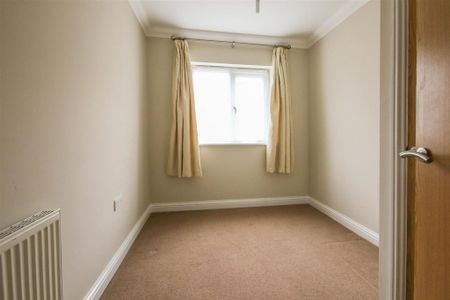 3 bedroom end of terrace house to rent - Photo 4