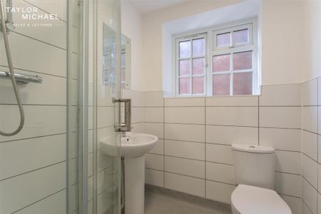 5 bedroom flat to rent - Photo 4