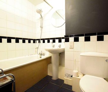 St. Davids Square Room 6 - Photo 6