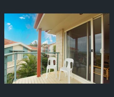 FULLY FURNISHED TOWNHOUSE WITH OCEAN VIEWS - Photo 3