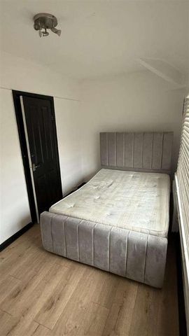 Densham Avenue, Warrington, WA2 - Photo 2