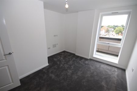 2 bedroom Apartment to let - Photo 3