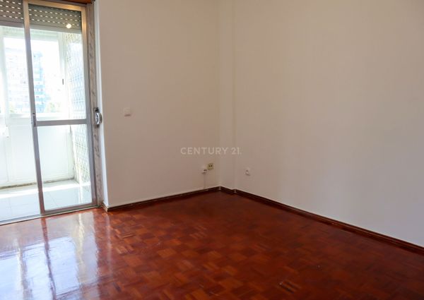 Apartamento T2 para arrendar na Amadora