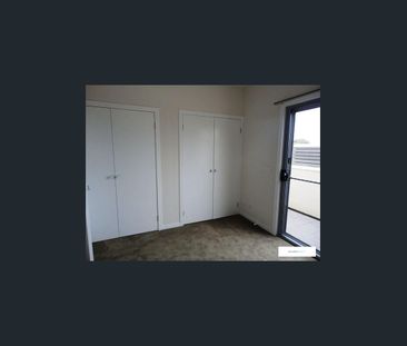 One bedroom living - prime location - Photo 1
