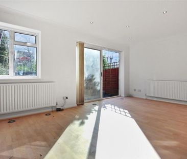 3 bedroom end of terrace house to rent - Photo 1