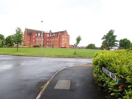 3 bedroom semi-detached house to rent - Photo 4