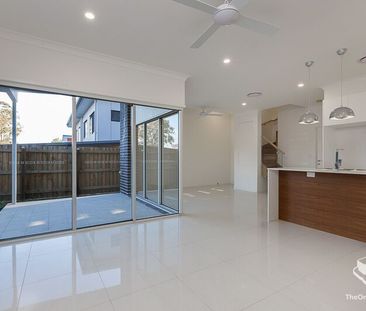 $700pw till 18th June 2025 - LUXURY TOWNHOUSE in great condition - Photo 3