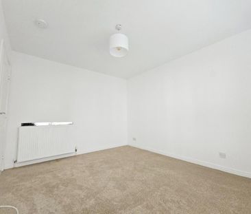1 bedroom ground floor flat to rent - Photo 3