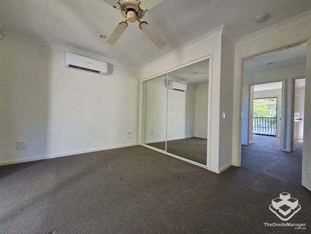 TOWNHOUSE FOR $750 PER WEEK - Photo 3