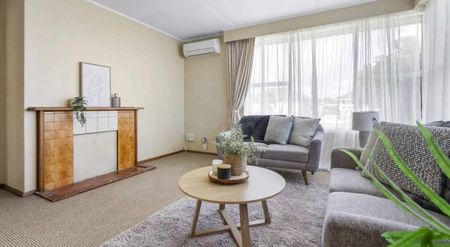 Three bedroom in Merrilands available now - Photo 4