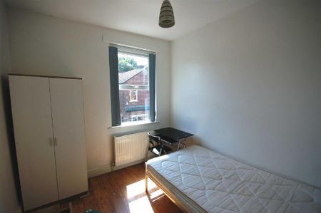 5 bedroom private hall to rent - Photo 4