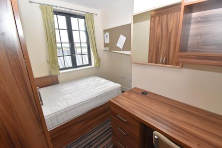 4 bedroom flat to rent - Photo 5