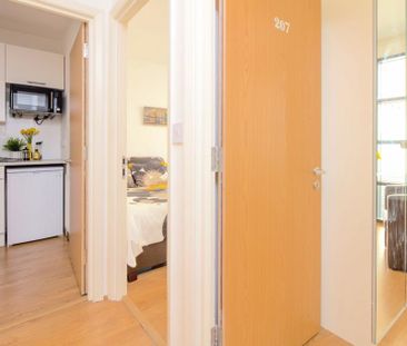 Studio to rent - Photo 2