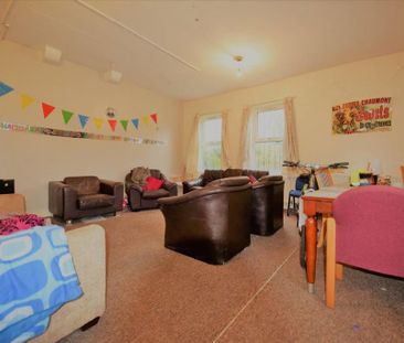 8 bedroom house to rent - Photo 1