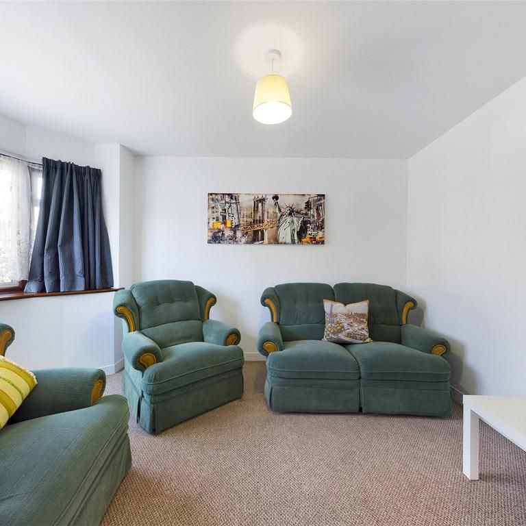 4 bedroom semi-detached house to rent - Photo 1