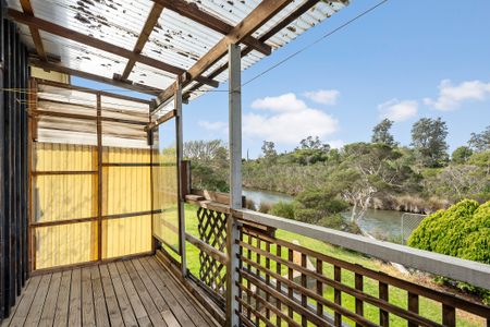 Quiet home overlooking Kananook Creek - Photo 4