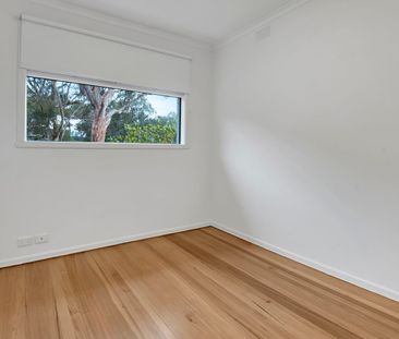 Spacious family living in prime Doncaster East - Photo 5
