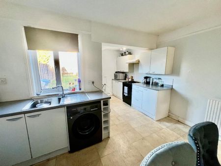 2 bedroom end of terrace house to rent - Photo 5