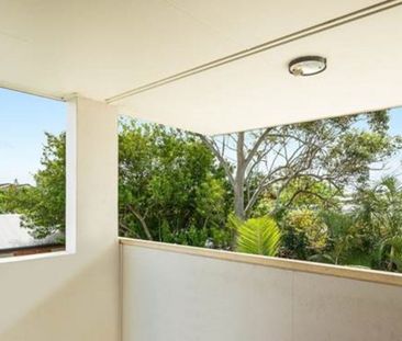 Top-Floor Retreat with Sweeping views of City & Story Bridge! - Photo 1