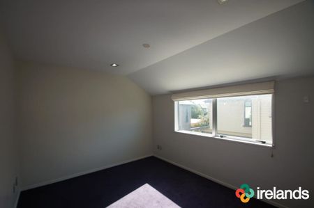 Modern Townhouse with Three Bedrooms! - Photo 4