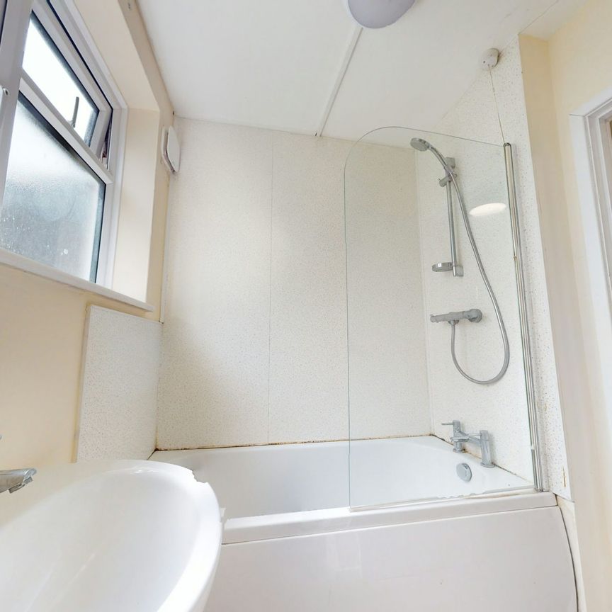 Flat to rent on - Photo 1