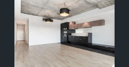 Effortless Inner-City Living with a Stunning City Outlook - Photo 3