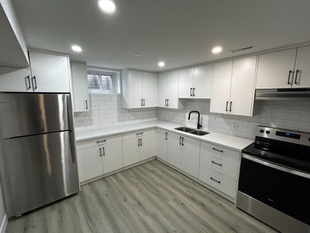 For Lease - 670 Emerson Court Unit# Basement, Oshawa, Ontario - Photo 2