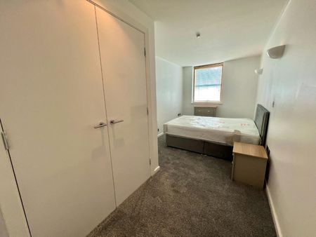 2 bedroom Flat To Let - Photo 4