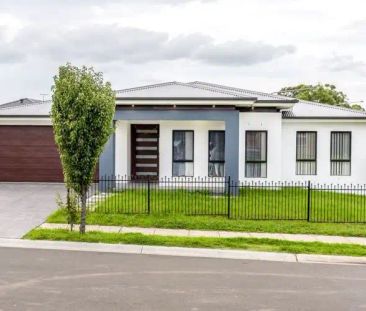 “Stylish Four Bedroom Home” - Photo 4