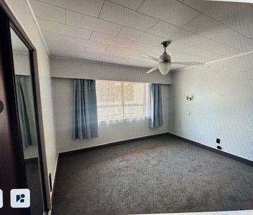 Spacious 3 Bedroom, Portsmouth Road - Photo 1