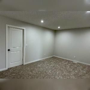 4 Bed 3 Bath Dbl Garage Upper Suite Maple Crest - Photo 3