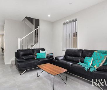 LARGE FAMILY HOME - Photo 2