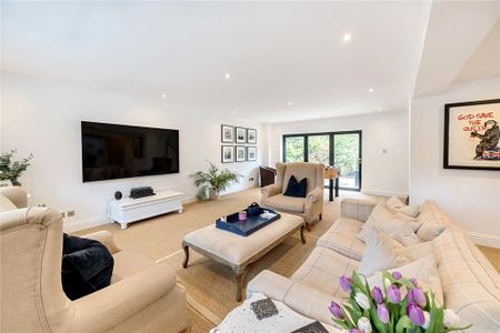 6 bedroom detached house to rent - Photo 2