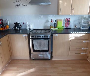 2 bedroom flat to rent - Photo 4