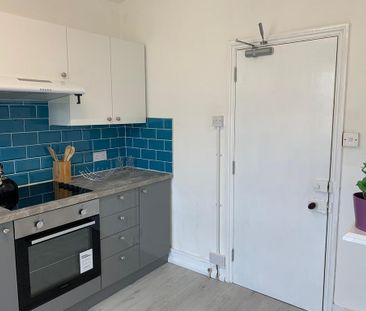 1 bedroom in a house share to rent - Photo 5