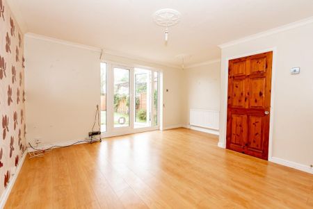 3 bedroom semi-detached house to rent - Photo 4