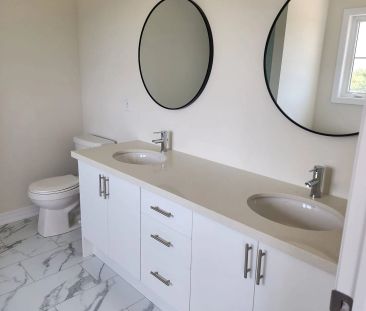 Detached Home For Lease | E9056430 - Photo 2