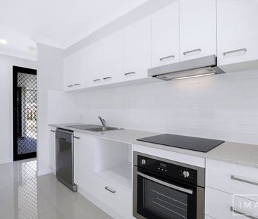 MODERN 1 BEDROOM DUPLEX WITH YARD! - Photo 2