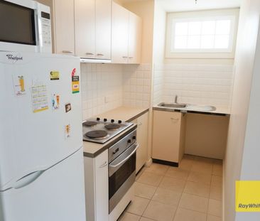 Café Life & Convenience: Secure, Furnished 1-Bed Unit in the City C... - Photo 1