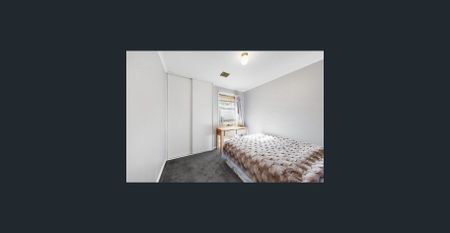 Bright and Spacious Family Home in a Convenient Location - Photo 3