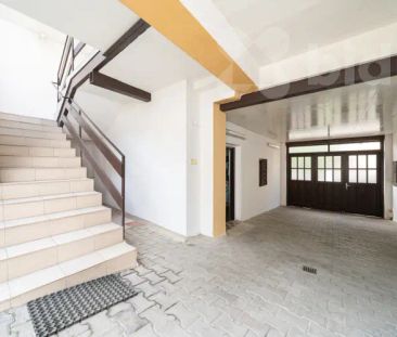 Pronájem bytové jednotky 2+1 ve dvougeneračním RD, Beroun - Фото 2