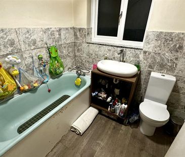 4 bedroom detached house to rent - Photo 6