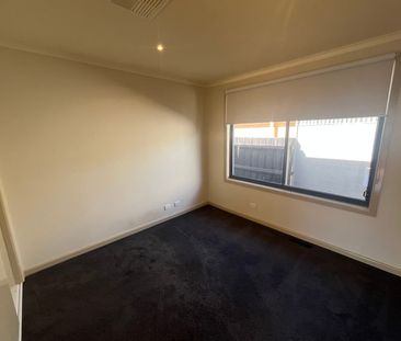 Generous 4-Bedroom Home - Photo 4