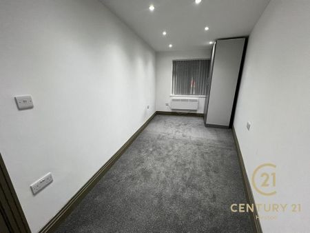 6 bedroom semi-detached house to rent - Photo 3