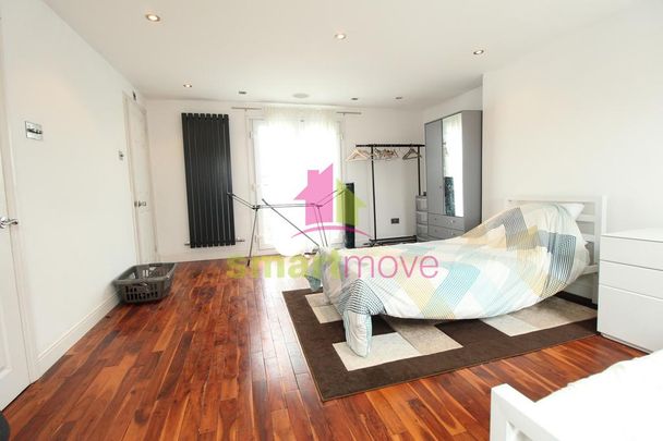 4 bedroom terraced house to rent - Photo 1