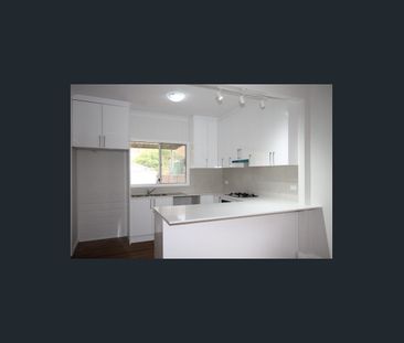 SPACIOUS FAMILY HOME IN A QUIET, TREE-LINED STREET - Photo 3