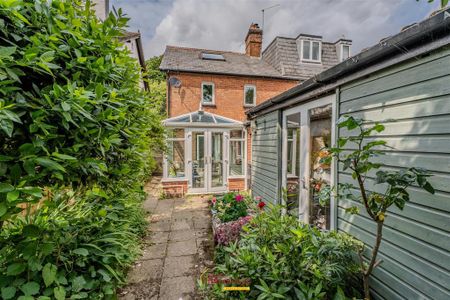 3 bedroom semi-detached house to rent - Photo 3