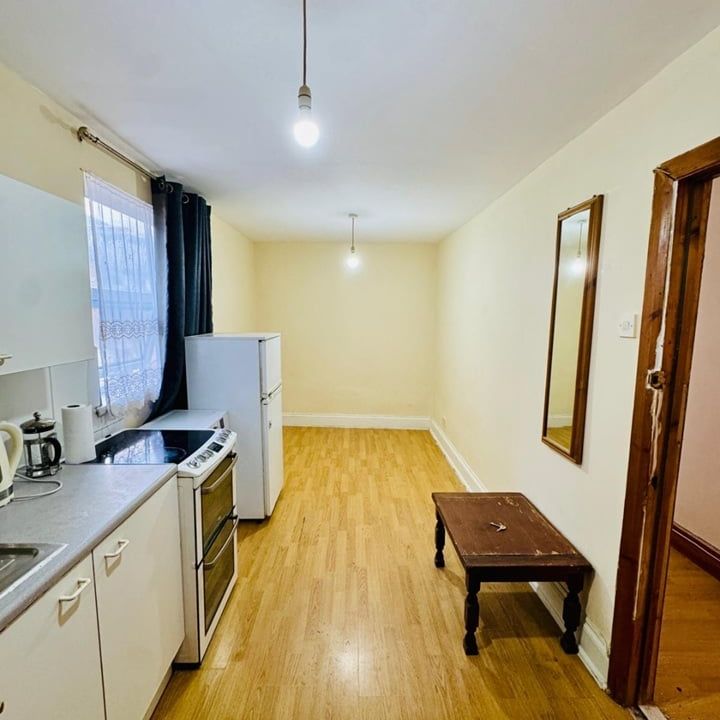 Studio Flat, Hoe Street, E17 - Photo 1