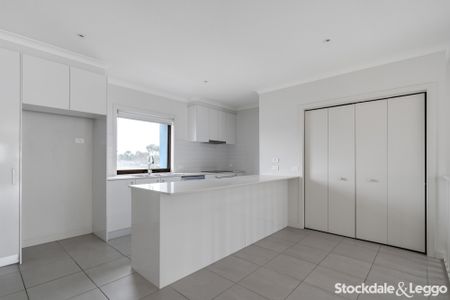 Location Convenient Lifestyle - Photo 5