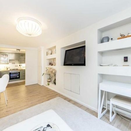 1 Bed Flat, Burnt Ash Hill, SE12 - Photo 3